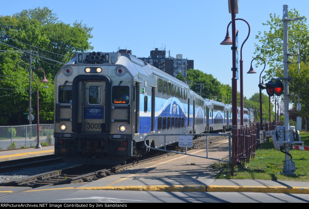 AMT 3009 on Train 73